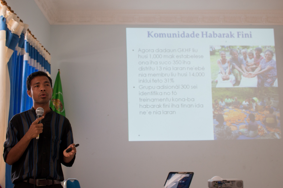 Modesto Lopes, MAF-SoL National Coordinator for Seed System management, presents on progress of the NSSRV to date © Kate Bevitt/Seeds of Life
