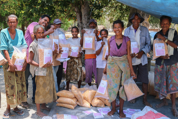 Members from Buirudu commercial seed producer in Hato Udo, Ainaro district, show off some of the 1.8 tonnes of Sele seed they produced in 2013-14 © Ivan Lopes/Seeds of Life
