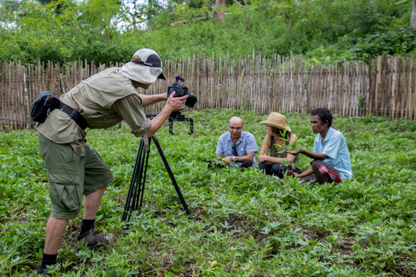 SoL advisor Buddhi Kunwar explains to host Leesa about the process of making sweet potato cuttings in Liquica district © Alexia Skok/Seeds of Life