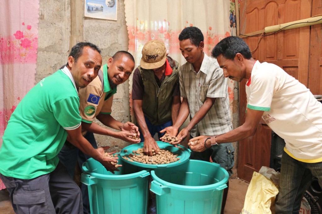 Members of Caiua CSPG are content with the last harvest they received from their Utamua crop
