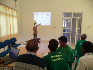 Simao Margono explained to some CSPs in Oecusse on Annual Permit application © Seeds of Life